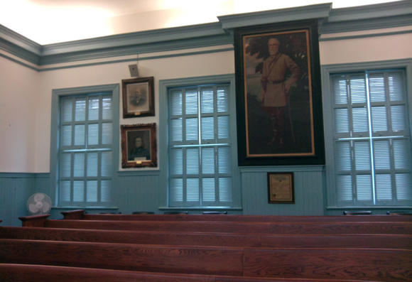 Picture of Court with Picture of Robert E. Lee