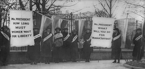 Suffragettes protesting outside of the White House