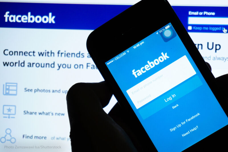 Court Rules Public Officials Can't Block Critics on Facebook