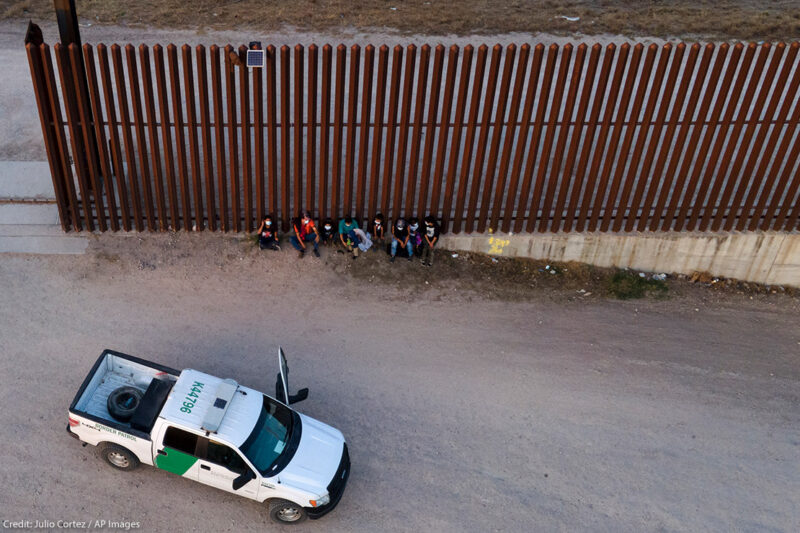 Border officials did not follow guidelines on migrant children's